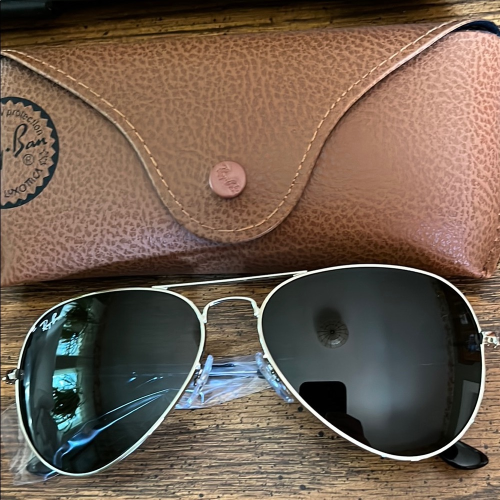 Ray-Ban Aviators 58mm Polished Silver Frame & Grey Tinted Lenses. Brand New.